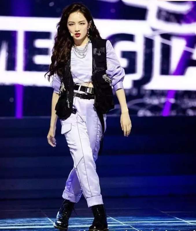 舞台进阶指南:如何从素人成长为全开麦实力派 娱乐新闻