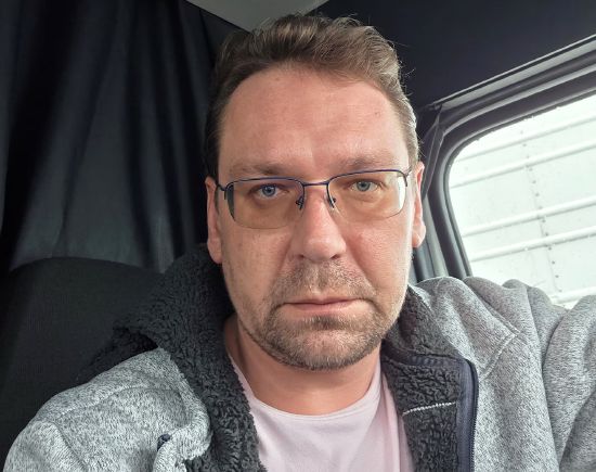  新规正式实施，移民卡车司机面临从业危机；行业供应链或受波及。 新闻