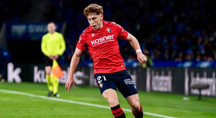  惊喜降临训练场，穆尼奥斯首次披上西班牙战袍；儿时梦想照进现实。 体育新闻 惊喜降临训练场，穆尼奥斯首次披上西班牙战袍；儿时梦想照进现实。 体育新闻