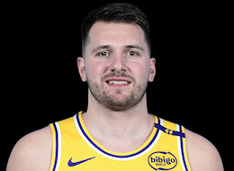  当赛场荣耀归于沉寂：从东契奇倒地瞬间看竞技体育的残酷底色 情感心理