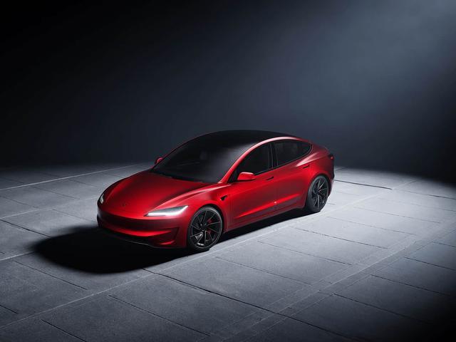  2026纯电旗舰轿车深度横评：技术参数背后的实用价值解析 汽车科技