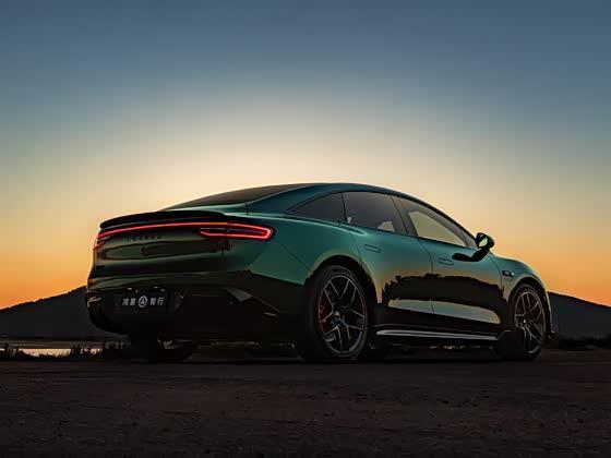  2026纯电旗舰轿车深度横评：技术参数背后的实用价值解析 汽车科技