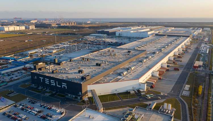  从“产能地狱”到全球布局：朱晓彤5000万期权背后的特斯拉人才战略深度剖析 汽车科技