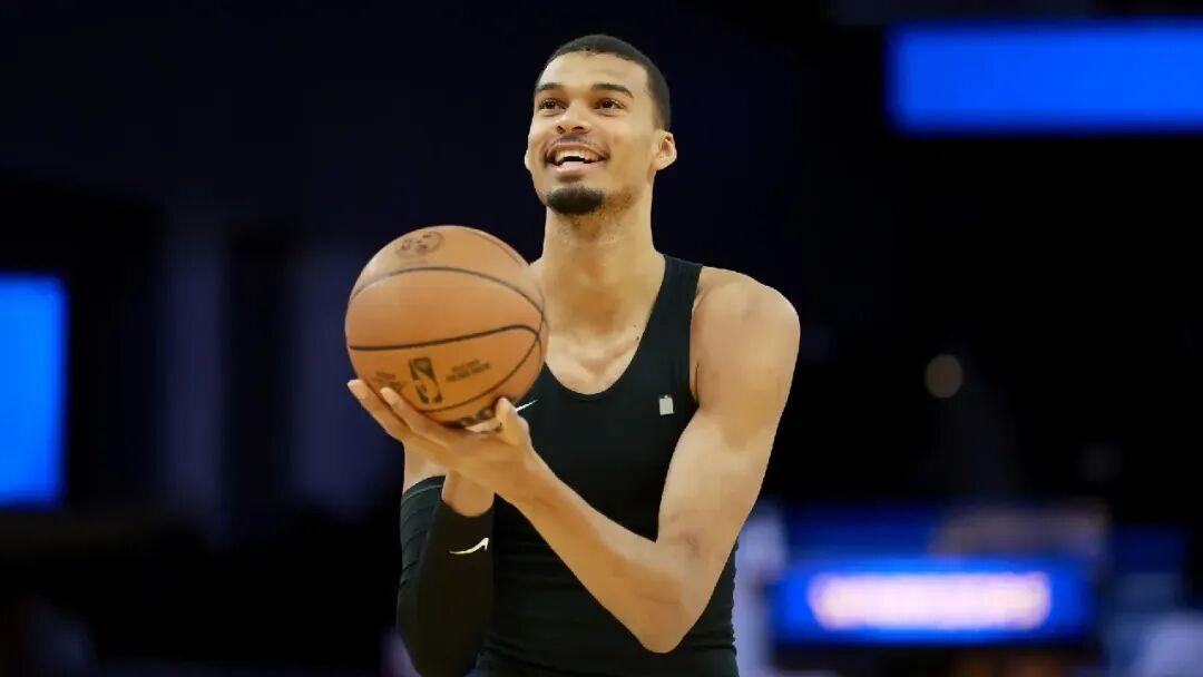  【深度拆解】文班亚马如何重塑马刺：从摆烂球队到争冠热门的底层逻辑 体育新闻