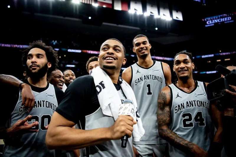  【深度拆解】文班亚马如何重塑马刺：从摆烂球队到争冠热门的底层逻辑 体育新闻