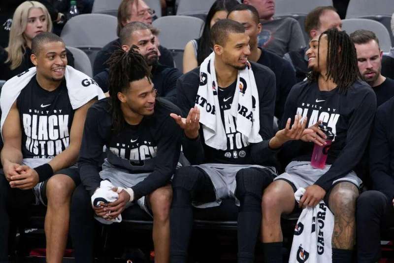  【深度拆解】文班亚马如何重塑马刺：从摆烂球队到争冠热门的底层逻辑 体育新闻