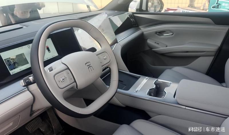  云辇-C+闪充技术深度解析：比亚迪宋Ultra EV技术架构全揭秘 汽车科技