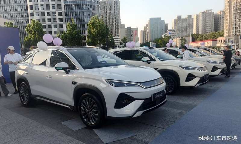  云辇-C+闪充技术深度解析：比亚迪宋Ultra EV技术架构全揭秘 汽车科技