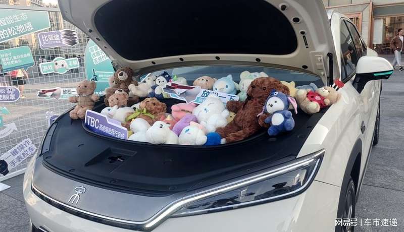  云辇-C+闪充技术深度解析：比亚迪宋Ultra EV技术架构全揭秘 汽车科技